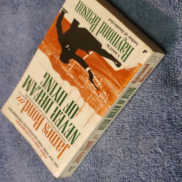 James Bond in Never Dream of Dying - Picture 3 of 4